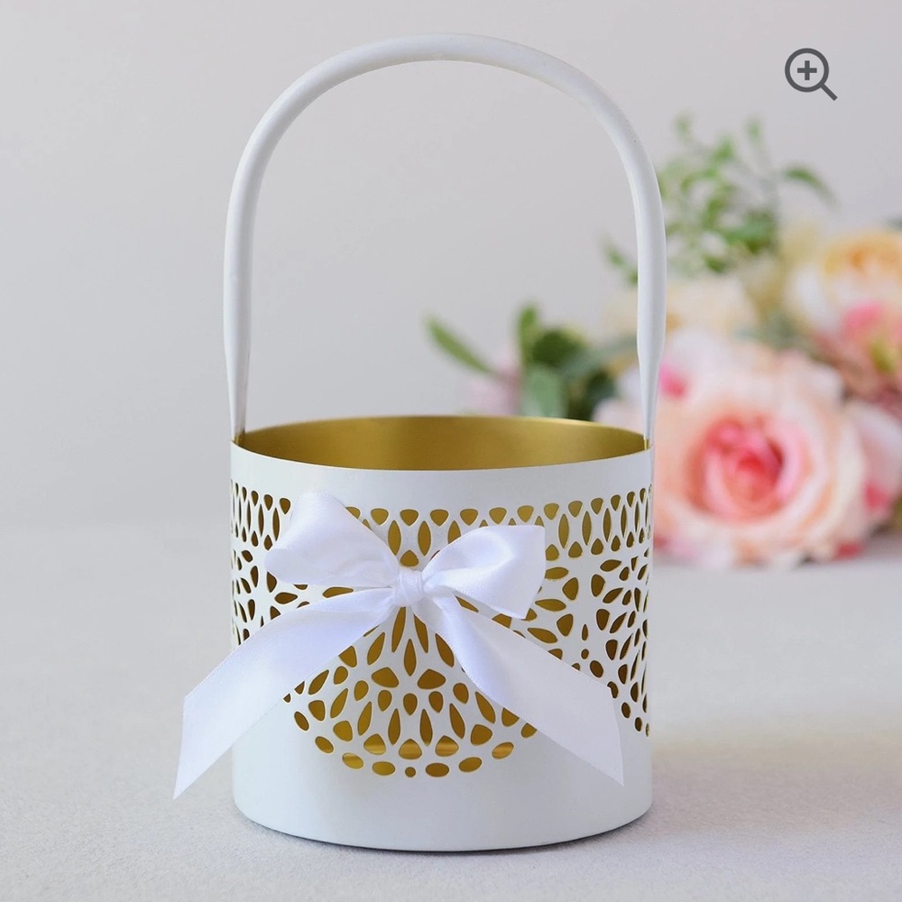 NWT! Set of 2 flower girl baskets!